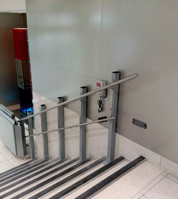 Wheelchair lift Clarence Street